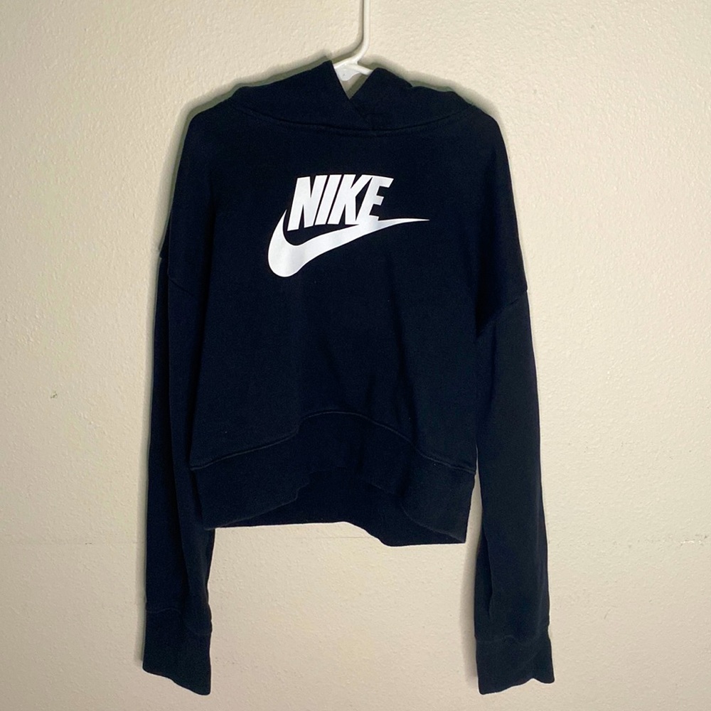 Nike Sportswear Club Big Kids' (Girls') French Terry Cropped Hoodie.
